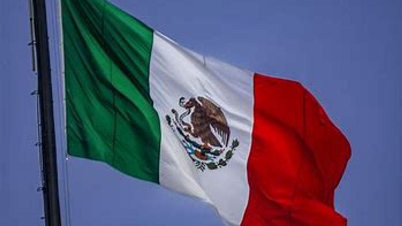 Meksika'da otobüs ve tır çarpıştı: 19 ölü