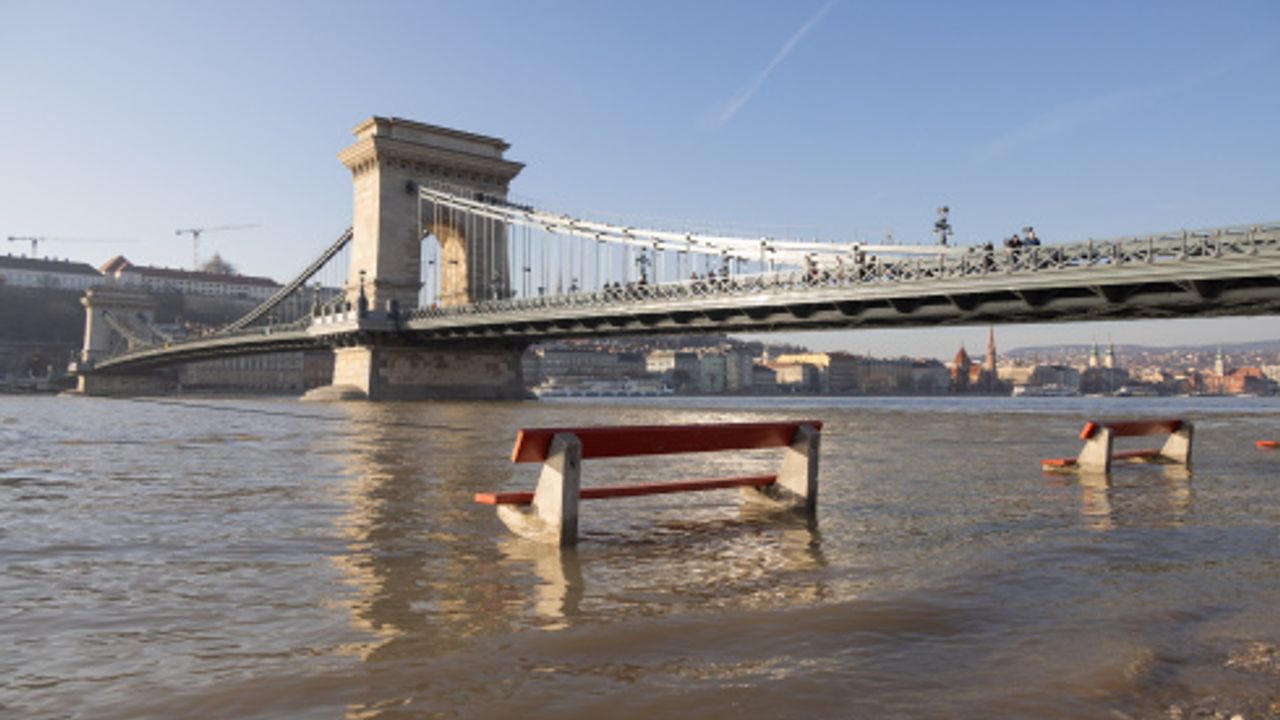 Budapeşte'de Tuna Nehri taştı
