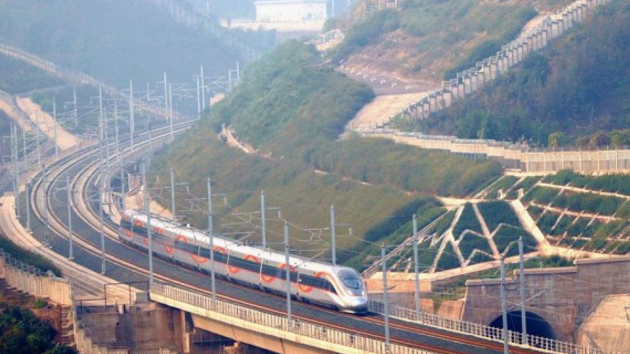 Çin'de Yeni Yıl tatilinde demiryolu yolcu sayısının 63 milyona ulaşması bekleniyor