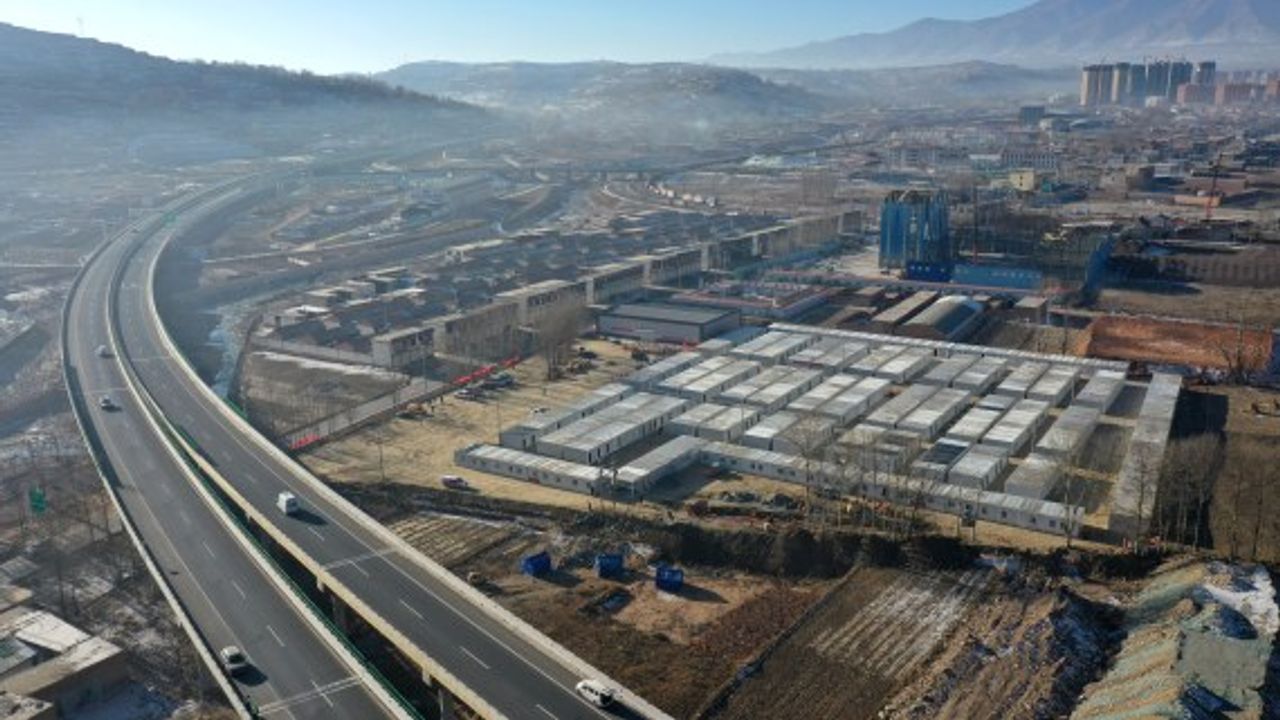 Çin'in Gansu eyaletinde depremzedeler için 15.000 prefabrik ev inşa edilecek