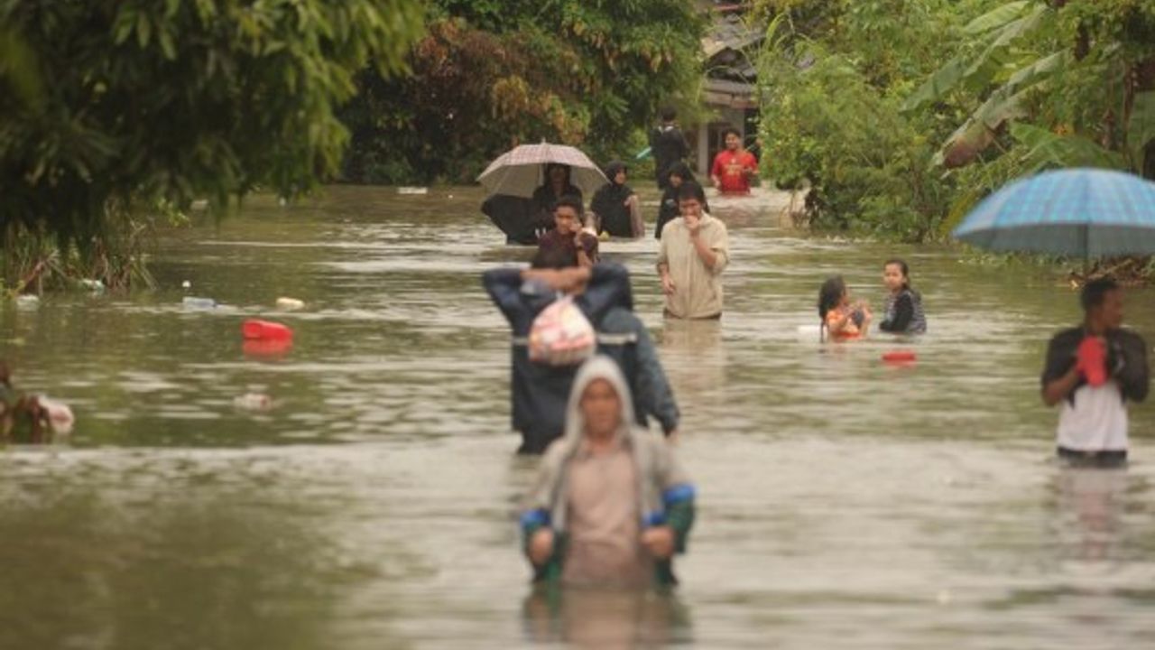 Tayland'ın güneyinde son 50 yılın en kötü sel felaketi yaşanıyor