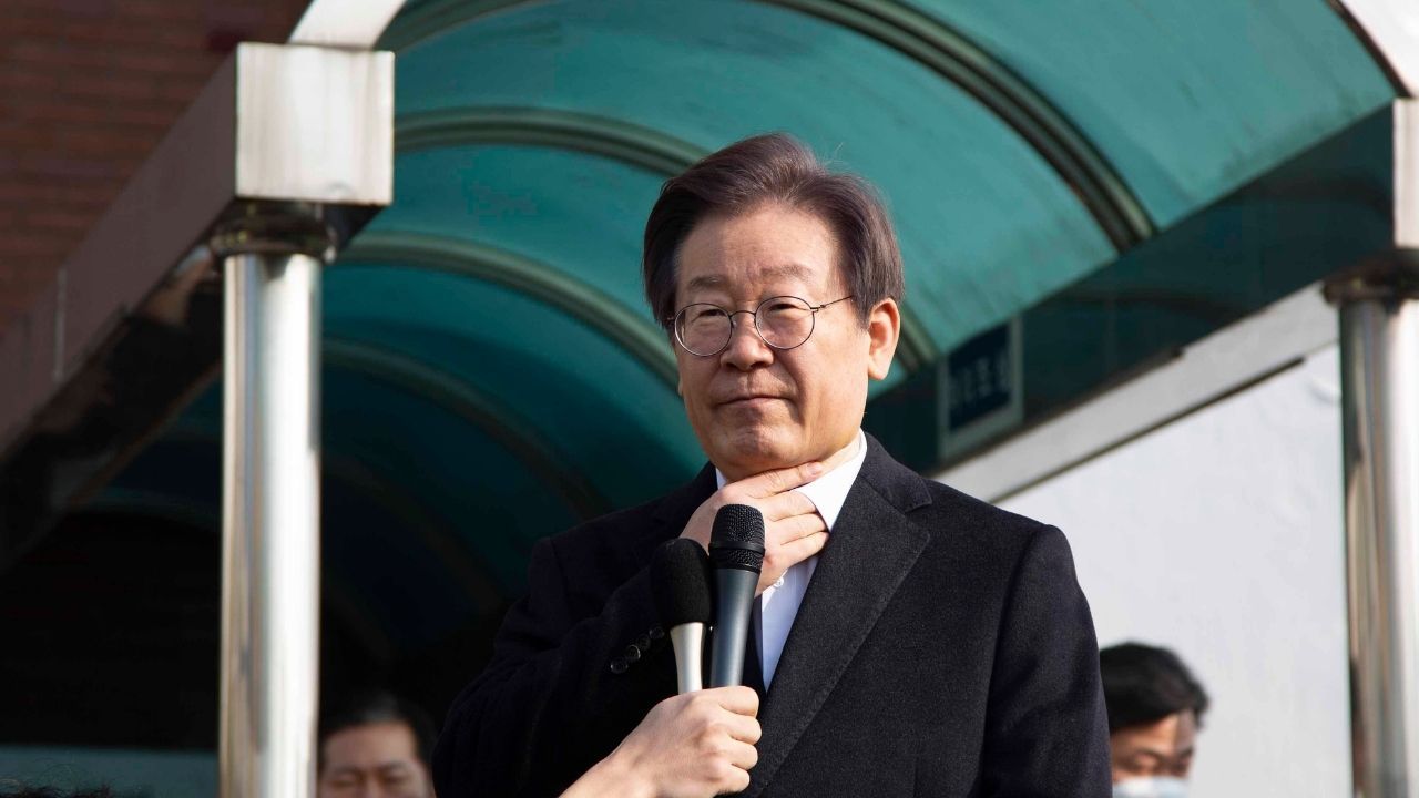 Bıçaklı saldırıya uğrayan Güney Kore muhalefet lideri hastaneden taburcu edildi