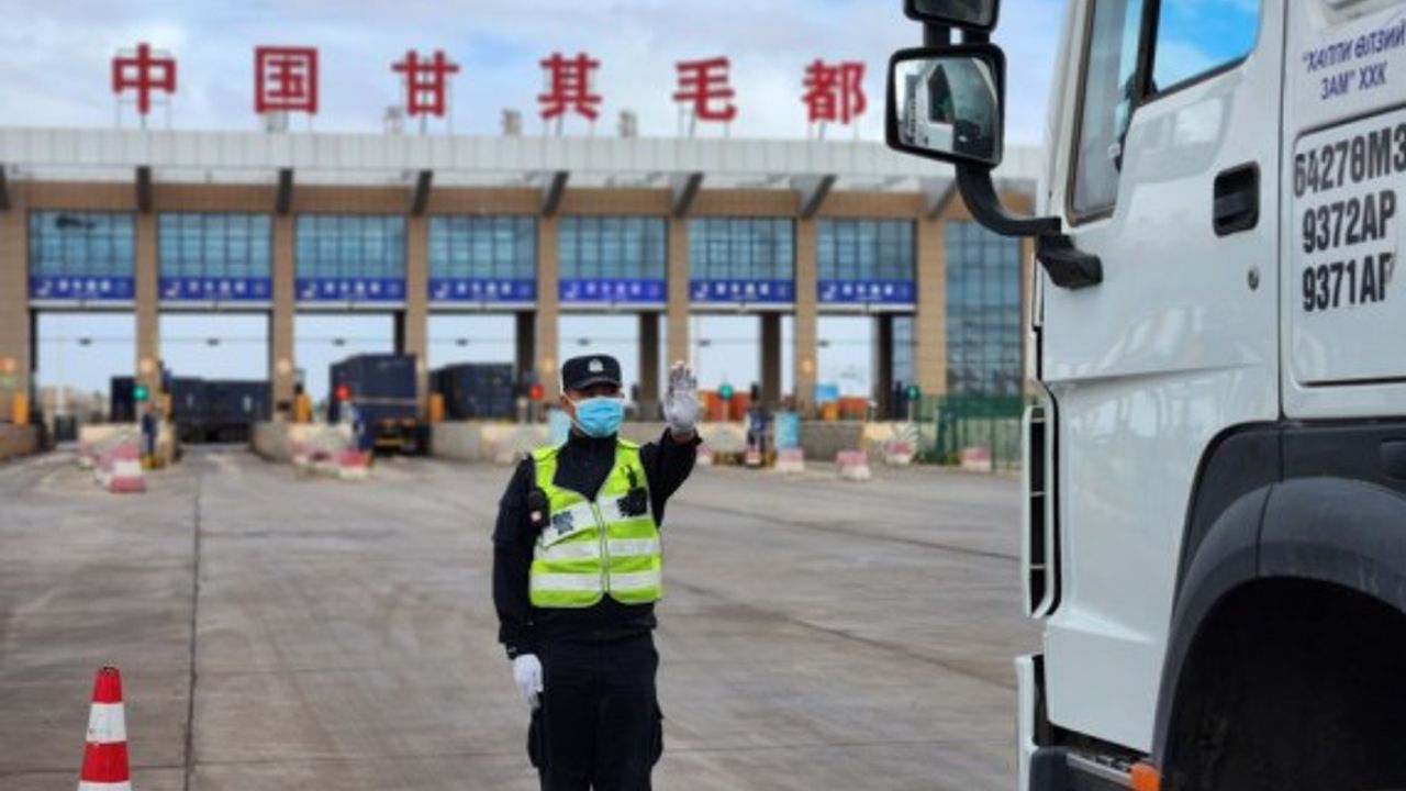 Çin-Moğolistan sınır limanında 2023'te rekor düzeyde mal işlem gördü