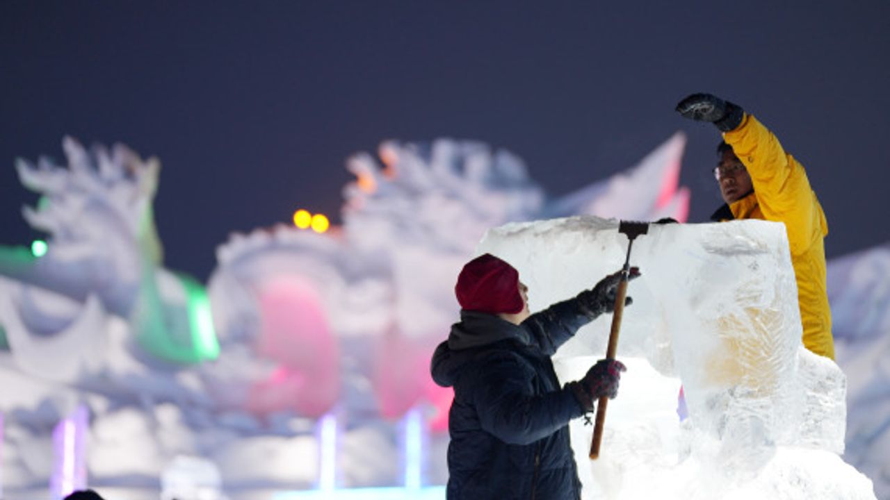 Çin'de 35. Harbin Uluslararası Buzdan Heykel Yarışması başladı