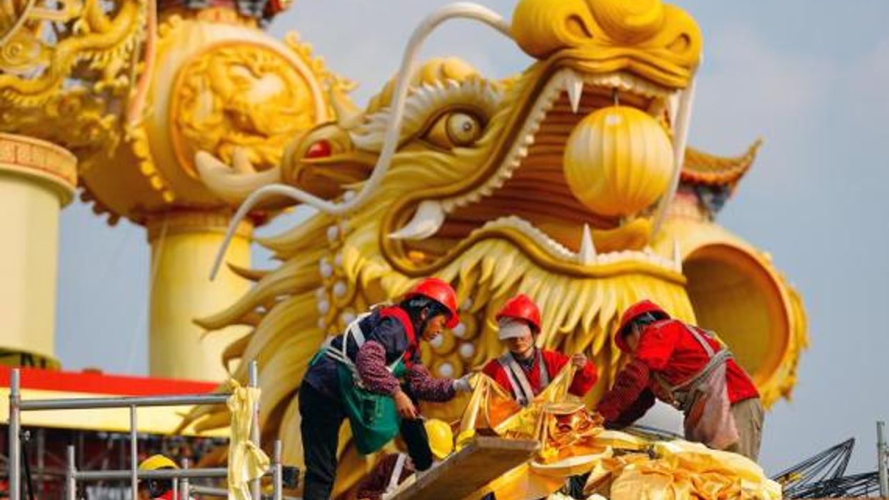 Çin'in Zigong kentinde 30. Uluslararası Dinozor Fener Gösterisi düzenlenecek