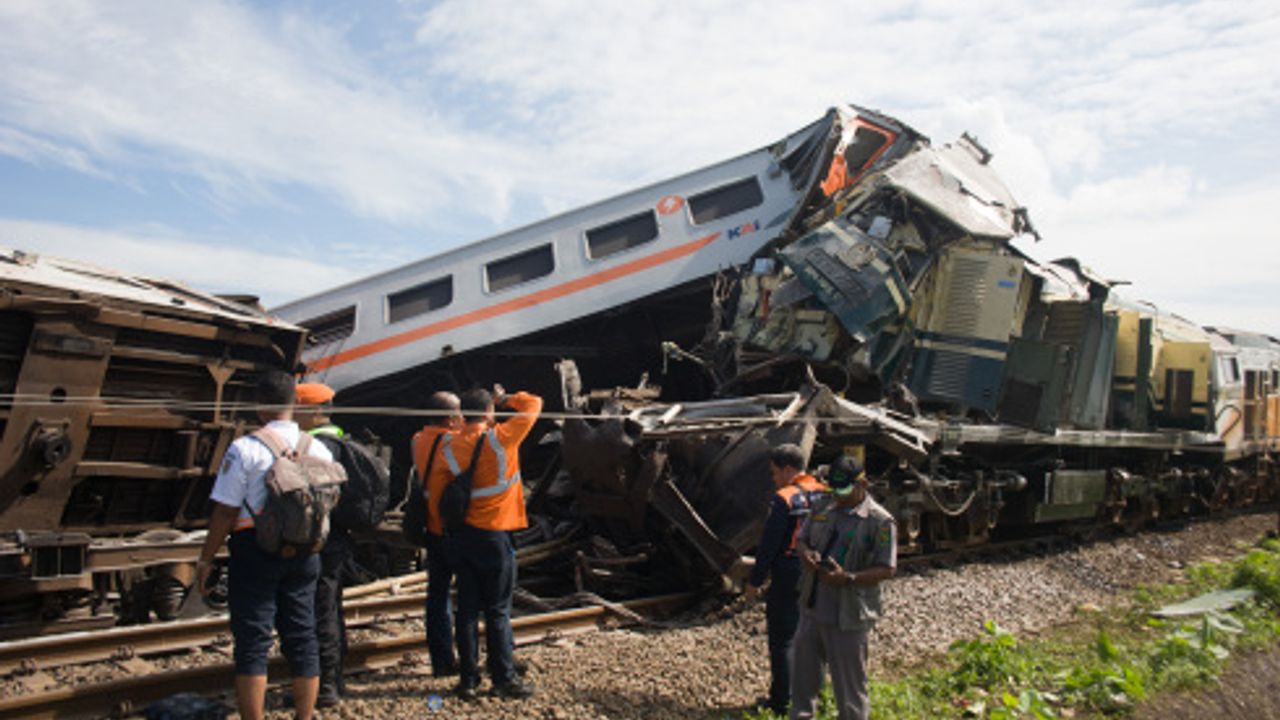 Endonezya'da tren kazası: 3 ölü, 10'dan fazla yaralı