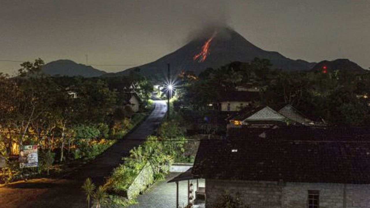 Endonezya'nın Merapi Yanardağı'nda volkanik hareketlilik sürüyor