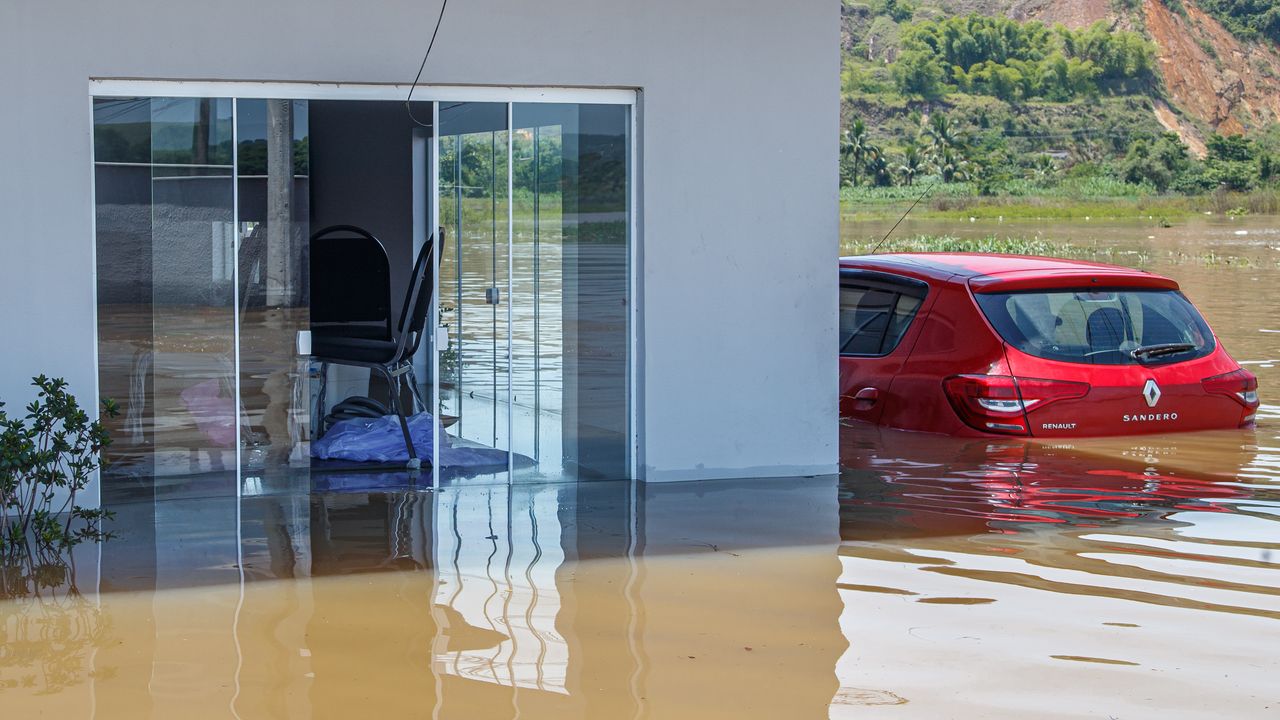 Brezilya'yı vuran fırtına sonrasında bazı bölgeler sular altında kaldı