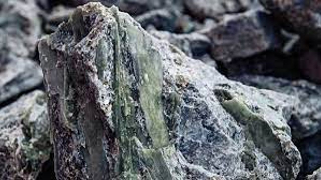Çin'de 1 milyon tonluk lityum cevheri keşfedildi