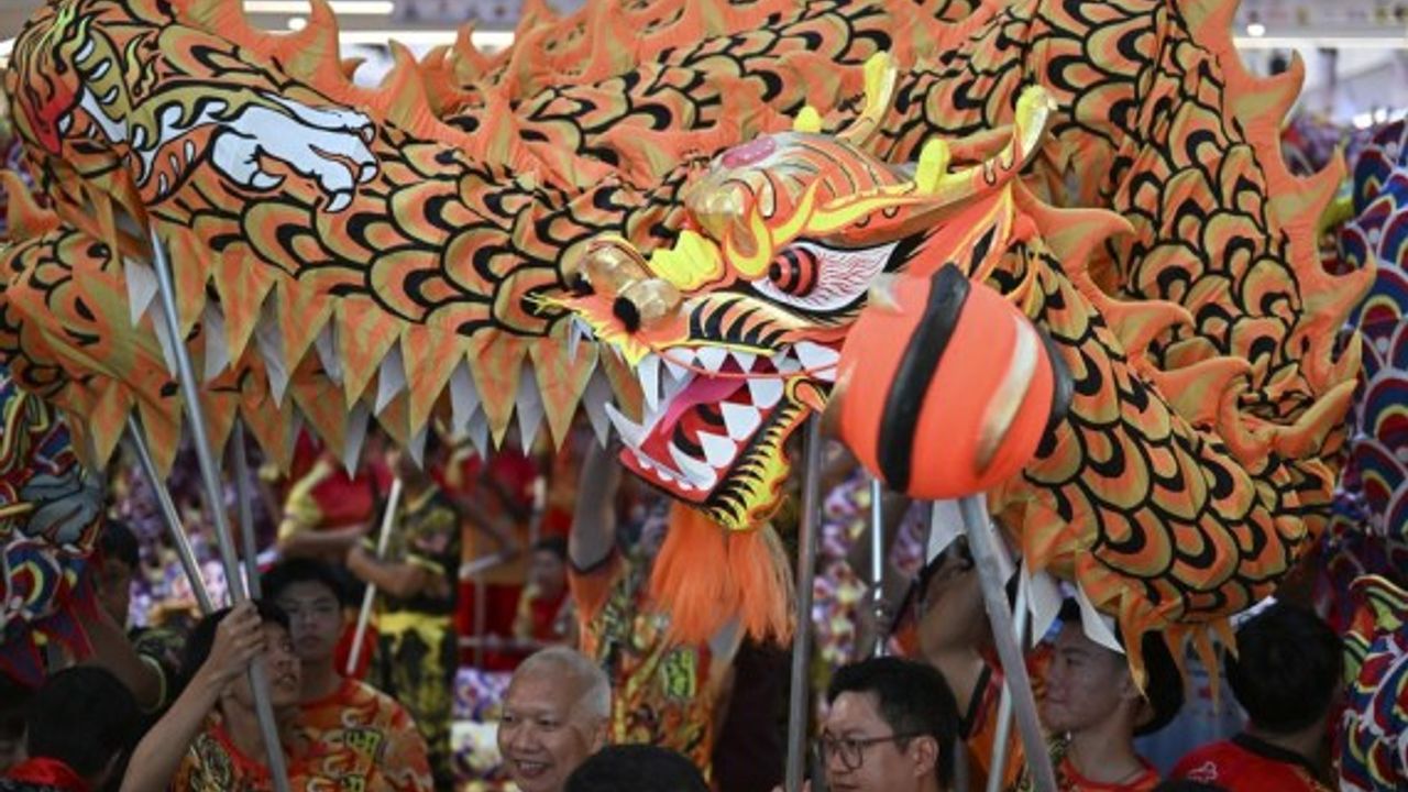 Malezya'da ejderha danslı Çin Yeni Yılı kutlaması