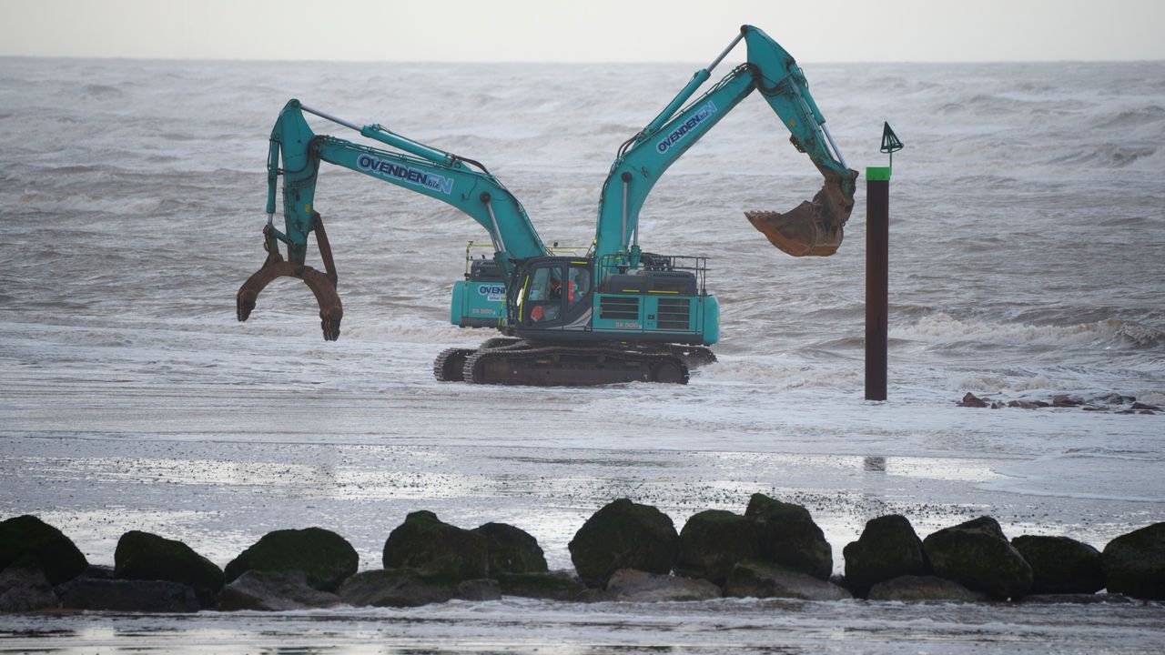 İngiltere'de Isha Kasırgası'nın ardından kıyı erozyonunu önleme projesine hız verildi