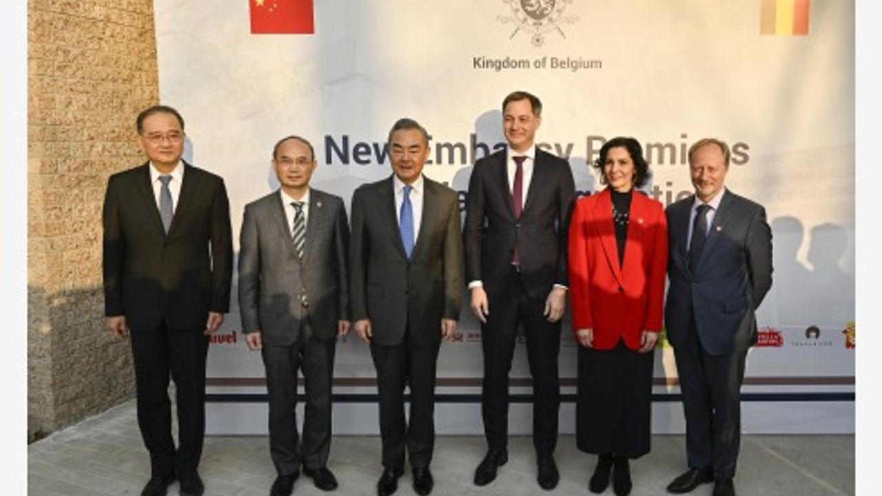 Çin ve Belçika dışişleri bakanları, Belçika'nın yeni Beijing Büyükelçiliği'nin açılışını yaptı