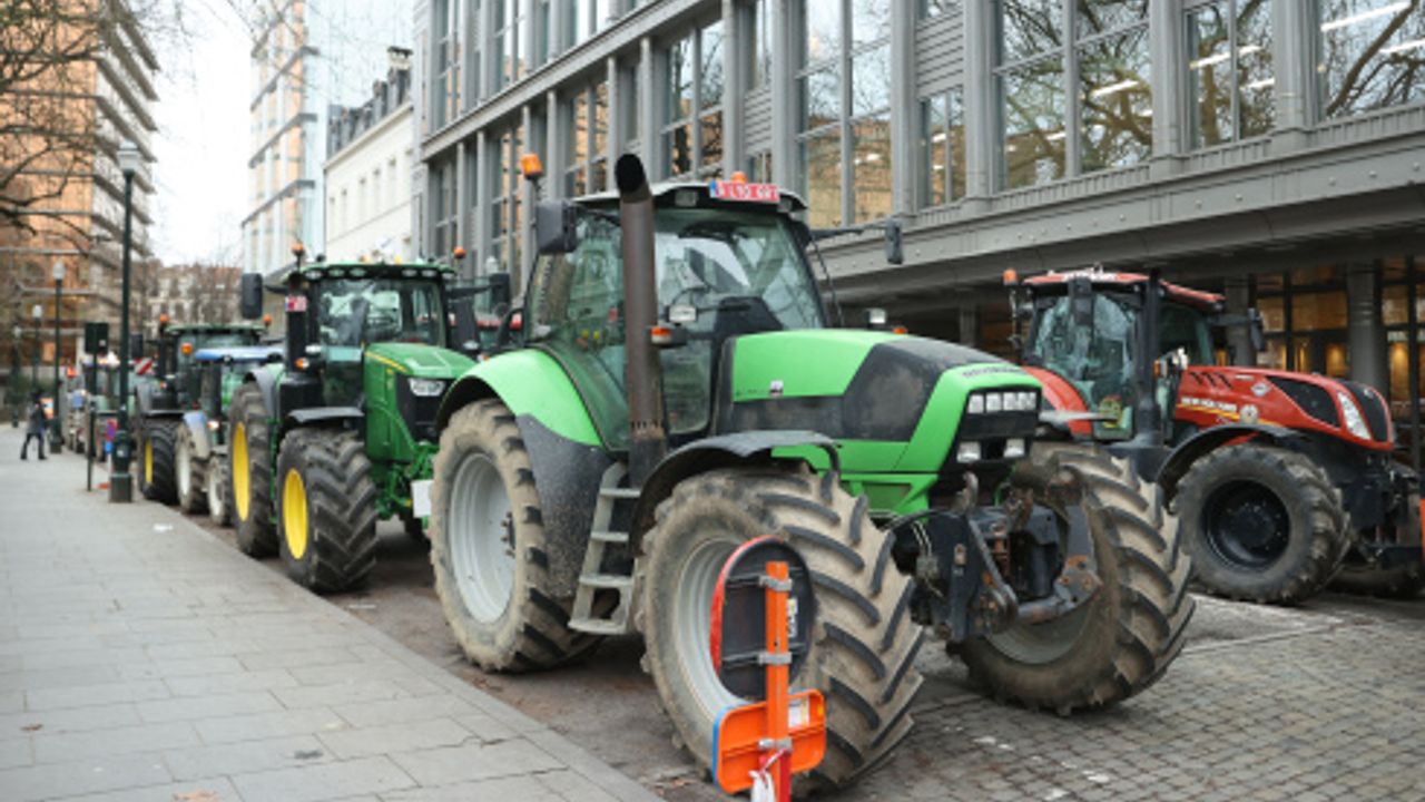 Belçika'da çiftçiler hükümeti protesto etti