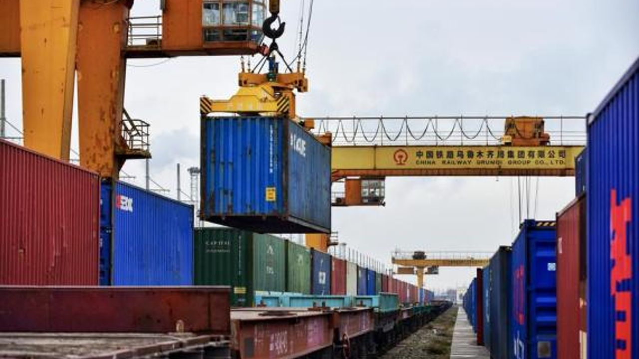Xinjiang limanlarında 2023'te rekor düzeyde kargo hacmine ulaşıldı