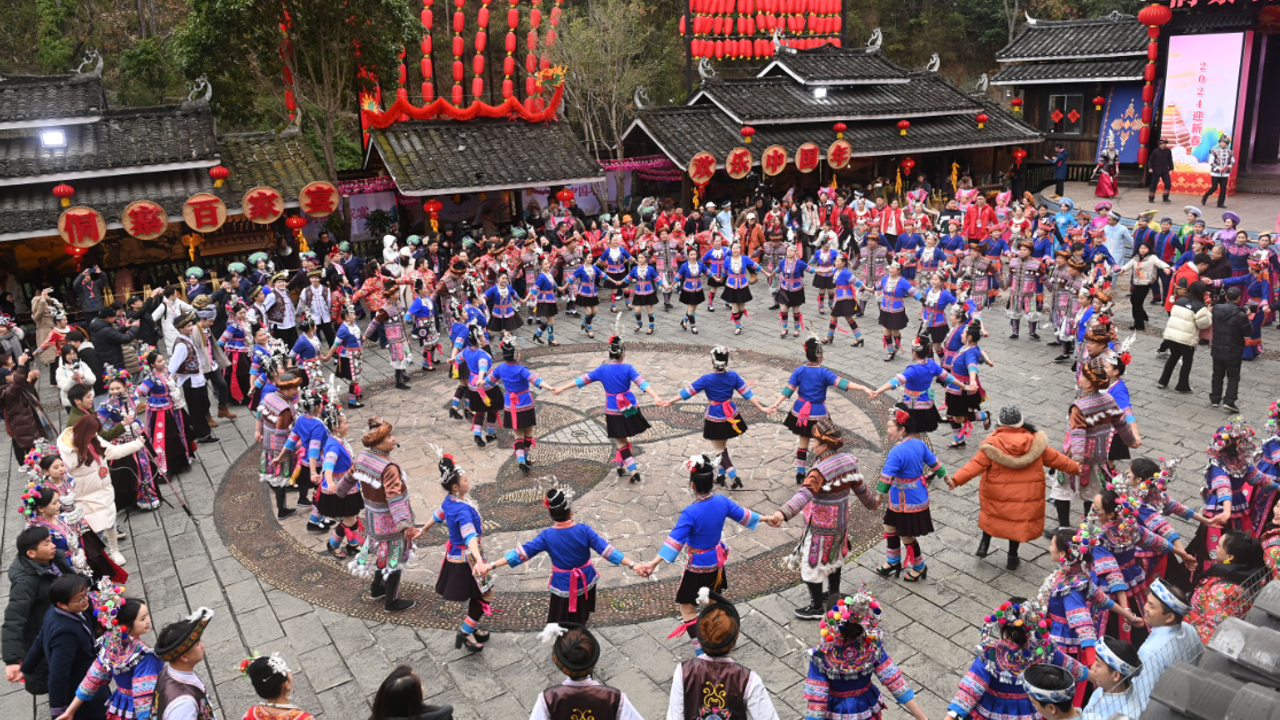 Çin'in Guangxi bölgesinde Bahar Bayramı kutlamaları renkli anlara sahne oldu