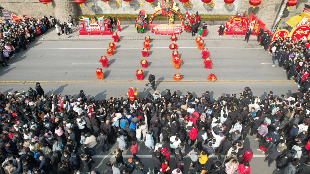 Çin'deki halk pazarlarında Bahar Bayramı coşkusu