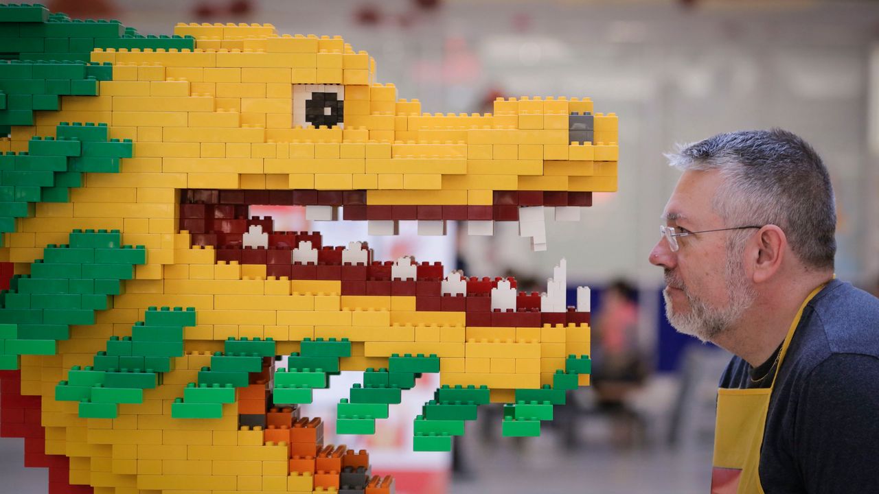 Ejderha Yılı'na özel 8.000 parçalık dev lego ejderhası
