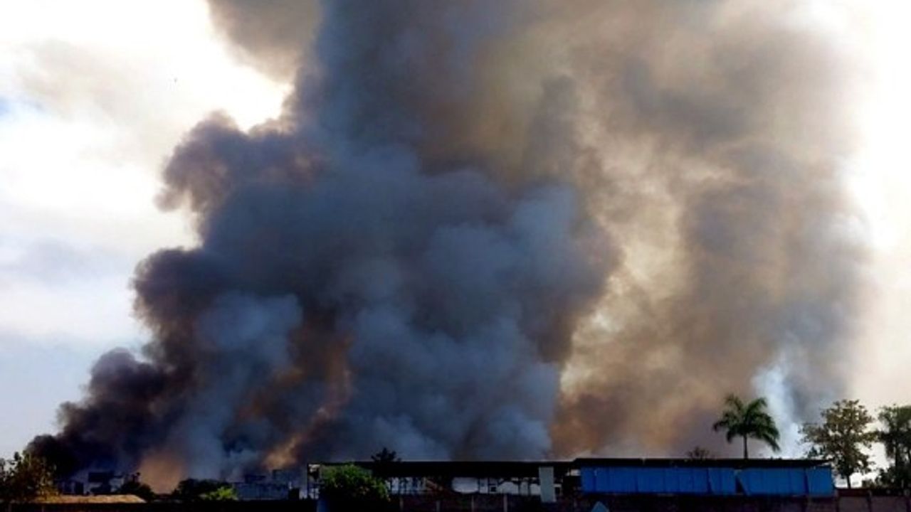 Hindistan'da havai fişek tesisinde meydana gelen patlamada ölü sayısı 11'e yükseldi