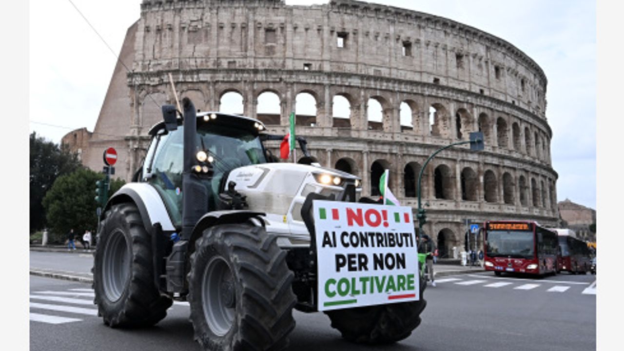 İtalyan çiftçiler de AB'nin tarım politikalarını protesto etti