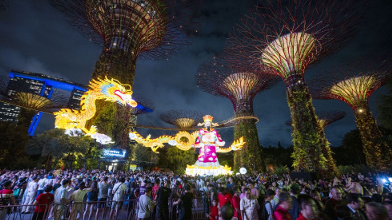 Singapur'da Çin Yeni Yılı kutlamaları için "Hongbao Nehri" ışıklandırma etkinliği düzenlendi