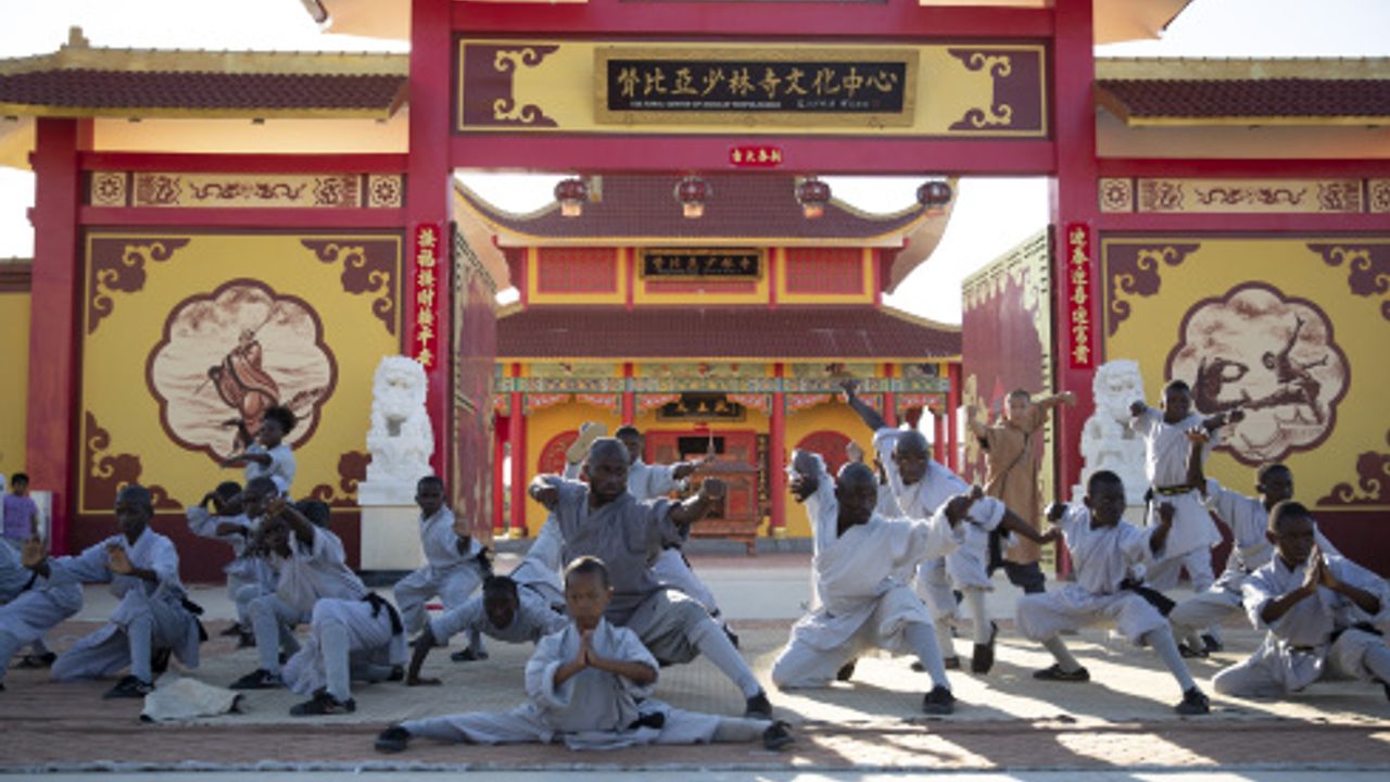 Zambiya'da Çin Yeni Yılı kutlamasında Kungfu gösterisi düzenlendi