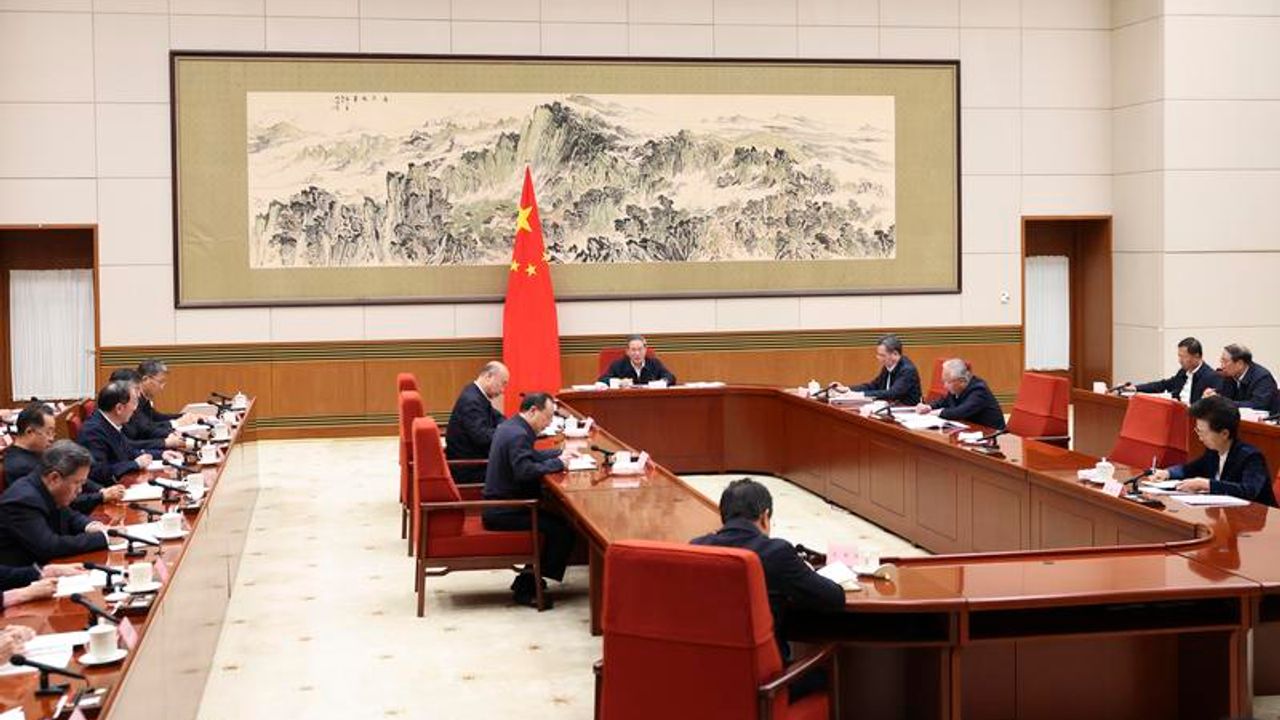 Çin'in 15. Beş Yıllık Planı'nın hazırlanmasına yönelik Devlet Konseyi liderlik grubu toplantısı Beijing'de düzenlendi