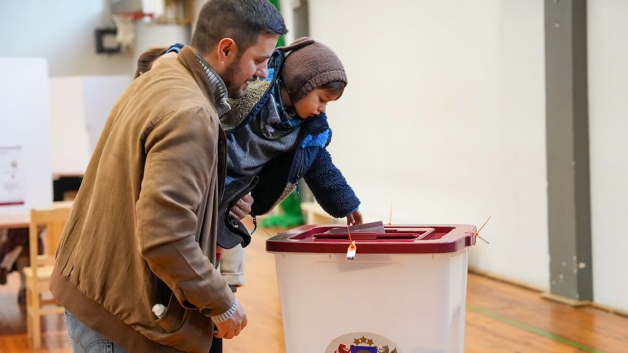 Letonya'da Birleşik Liste Partisi parlamento seçimlerinde önde gidiyor