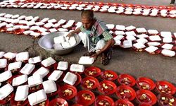 Bangladeş'in başkenti Dakka'da 'iftar' zamanı