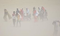 Hindistan'da kum fırtınası etkili oluyor