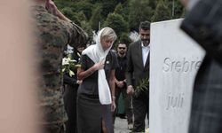 Hollanda 27 yıl sonra Srebrenitsa kurbanlarının ailelerinden özür diledi