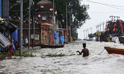 Hindistan'da muson yağmurlarından sonra sular altında kalan bir bölge