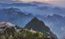 Çin'in Huashan Dağı'ndan günbatımı manzarası