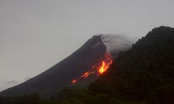 Endonezya'da Merapi Yanardağı tekrar faaliyete geçti