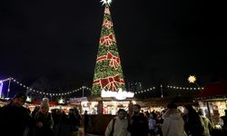 Londralılar Noel için hazırlanan Hyde Park'ı ziyaret ediyor