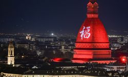 Torino'da Mole Antonelliana üzerinde Çin Yeni Yılı mesajı