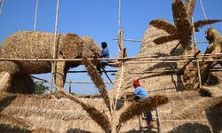 Hintli sanatçılar, insan-fil çatışması temalı bir kulübe ile festivale hazırlanıyor