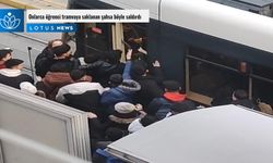 Onlarca öğrenci tramvaya saklanan şahsa böyle saldırdı