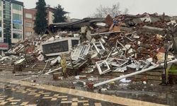 Adıyaman'da belediye başkanlığı binası yıkıldı