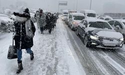 İmamoğlu'ndan kar uyarısı: Mecbur kalmadıkça dışarı çıkmayalım, yolculuk yapılacaksa da toplu taşıma kullanalım