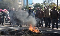 Lübnan'da halk Merkez Bankası önünde ekonomik durumu protesto etti