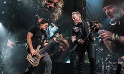 Metallica'dan deprem bölgesine 250 bin dolarlık bağış