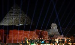 Çinli ve Mısırlı müzisyenler Giza Piramitleri manzarası eşliğinde konser verdi