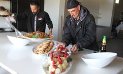 Lübnan'ın Hasbiye kentindeki aşevinden yaşlılara özel iftar yemeği