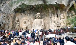 Çin'de halk Qingming Festivali'nde turistik bölgeleri ziyaret etti