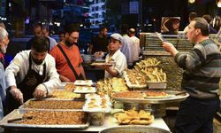 Suriye'de geleneksel tatlılar bayramda ağızları tatlandırıyor