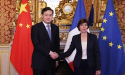 Çin Dışişleri Bakanı, Fransız mevkidaşı ile Paris'te bir araya geldi