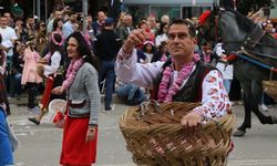 Bulgaristan'da Gül Festivali yoğun ilgi topladı