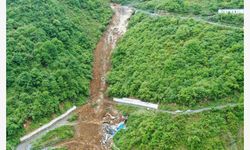 Endonezya'da heyelan: 2 kişi öldü, 21 kişi kayıp