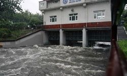 Çin sağanak yağışlardan etkilenen Beijing ve Hebei'de yol onarımı için çalışmaları hızlandırdı