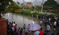 Nepal'in başkenti Katmandu şiddetli yağışlara teslim oldu